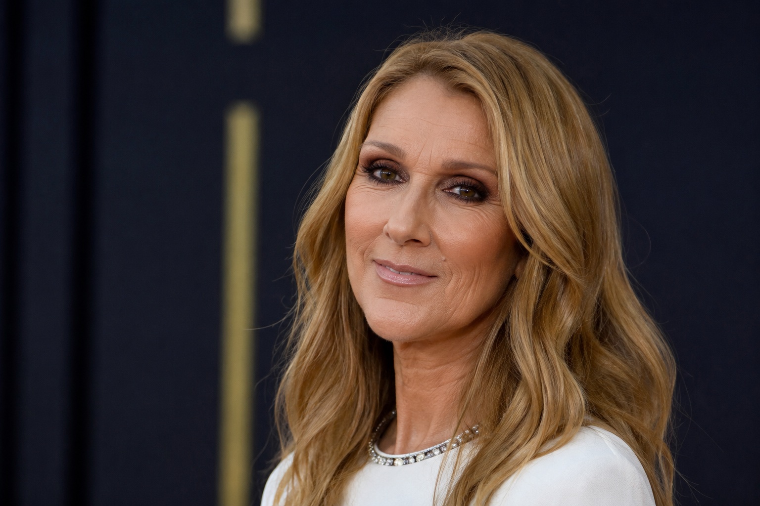 Céline Dion souriante lors d'un événement public